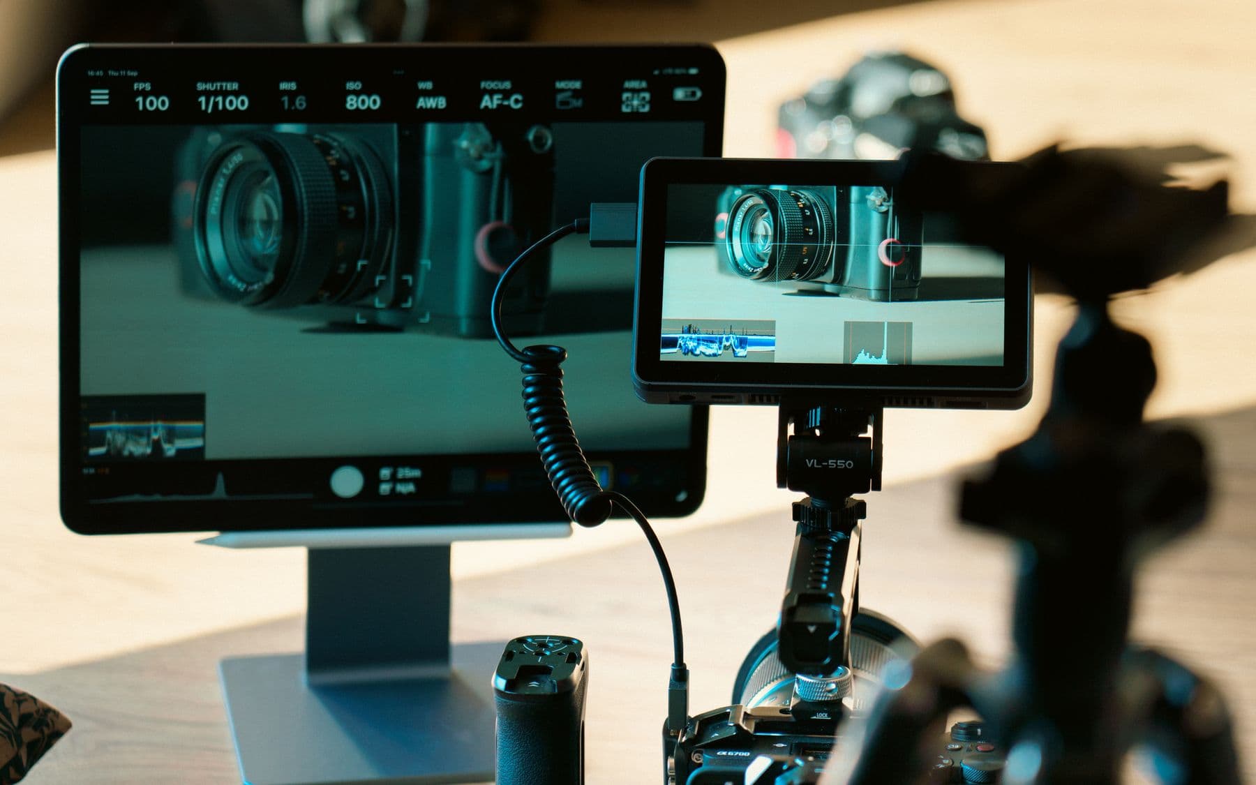 Camera và màn hình trong quy trình chụp tethered chuyên nghiệp